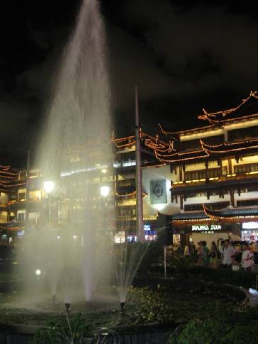 A fountain erupts in front of Yu Fashion Garden. This is one section of the larger Yuyuan Garden, a lively tourist attraction. [Daniel Byrnes/China.org.cn]