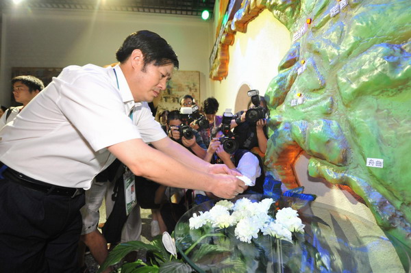 Expo mourns for landslide victims