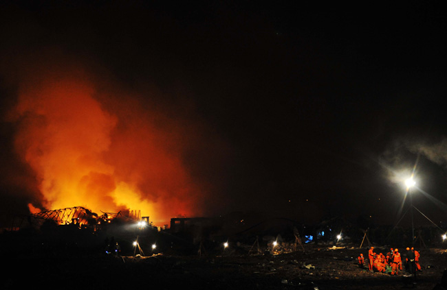 Firemen and rescuers work on the site of a fireworks factory explosion in Yichun of Northeast China&apos;s Heilongjiang province late into the night on August 16, 2010. The blast occurred at 9:45 on Monday morning and has killed 19 and injured 153 with five still missing. [Xinhua]