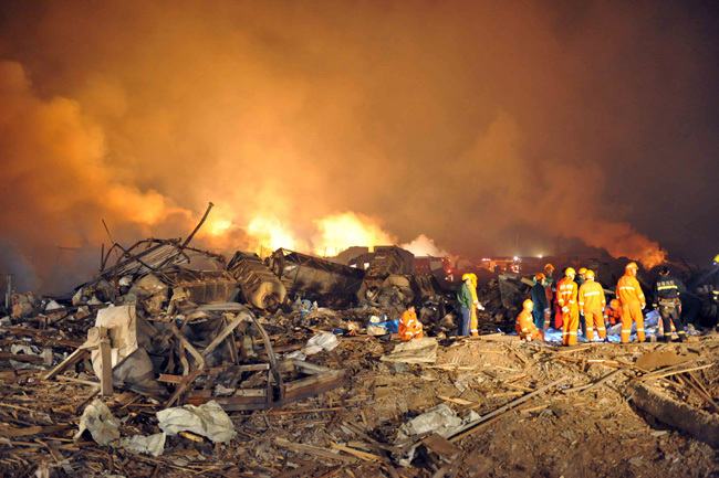 Firemen and rescuers work on the site of a fireworks factory explosion in Yichun of Northeast China&apos;s Heilongjiang province late into the night on August 16, 2010. [Xinhua] 