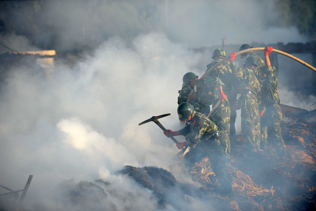 Firemen and rescuers work on the site of a fireworks factory explosion in Yichun of Northeast China&apos;s Heilongjiang province late into the night on August 16, 2010. [Xinhua] 