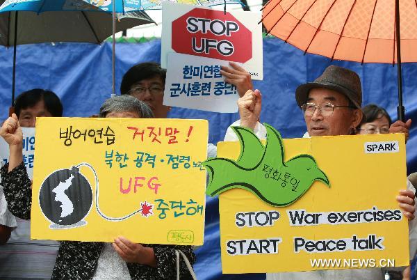 People hold a demonstration to protest against the South Korea-U.S. joint military exercise, codenamed &apos;Ulchi Freedom Guardian&apos;, in front of the South Korean-U.S. War Command Center TANGO in Seongnam, South Korea, on Aug. 16. 2010. South Korea and the U.S. began the two-week joint military exercise on Aug. 16. [Park Jin-hee/Xinhua]