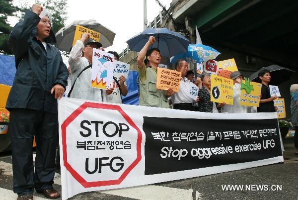 People hold a demonstration to protest against the South Korea-U.S. joint military exercise, codenamed &apos;Ulchi Freedom Guardian&apos;, in front of the South Korean-U.S. War Command Center TANGO in Seongnam, South Korea, on Aug. 16. 2010. South Korea and the U.S. began the two-week joint military exercise on Aug. 16. [Park Jin-hee/Xinhua]