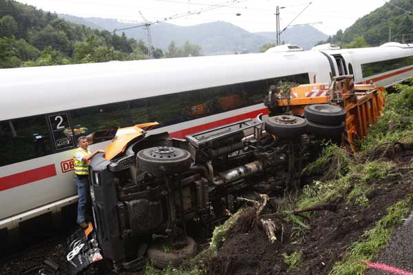 The destroyed and derailed Frankfurt-Paris InterCityExpress (ICE) highspeed train of German railway operator Deutsche Bahn AG is seen after a crash with a garbage truck in Lindenberg near Neustadt an der Weinstrasse, August 17, 2010. Nine passengers were left slightly hurt, one passenger remains seriously injured, and the truck driver escaped unharmed, police said. [Xinhua/Reuters]