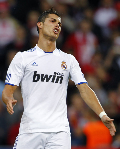 Real Madrid's Cristiano Ronaldo reacts after missing a chance to score against Standard Liege during their friendly soccer match at the Maurice Dufrasne stadium in Liege August 17, 2010. (Xinhua/Reuters Photo) 