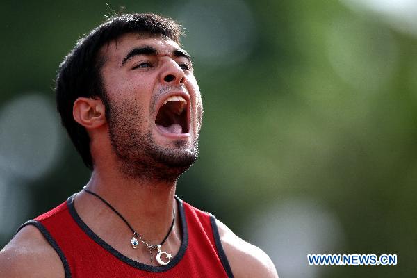 Turkey&apos;s Ali Kilisli competes during the boys javelin throw qualification at Bishan Stadium of the Singapore 2010 Youth Olympic Games in Singapore, August 18, 2010. [Xinhua] 