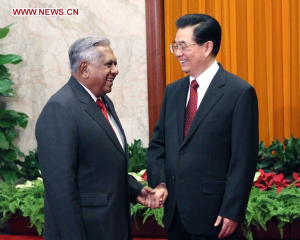 Chinese President Hu Jintao (R) meets with Singaporean President S. R. Nathan in Beijing, capital of China, Aug. 18, 2010.[Ma Zhancheng/Xinhua]