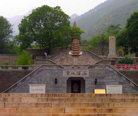 The entrance of the underground palace for storing stone sutra carvings in Yunju Temple Photo: CFP 