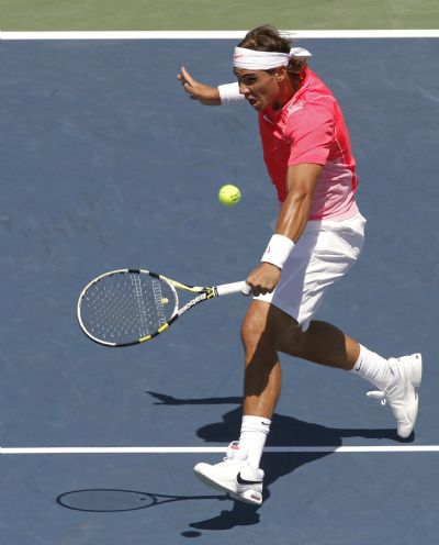 Nadal of Spain hits a return to Dent of the U.S. during their second round match at the Cincinnati Masters tennis tournament Rafael Nadal of Spain hits a return to Taylor Dent of the U.S. during their second round match at the Cincinnati Masters tennis tournament in Cincinnati, August 18, 2010. (Xinhua/Reuters)