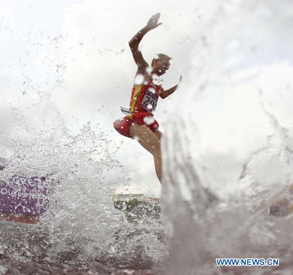 David Morcillo of Spain competes during the boys 2000m Steeplechase event at Bishan Stadium of the Singapore 2010 Youth Olympic Games in Singapore, August 18, 2010. (Xinhua/Liao Yujie) 