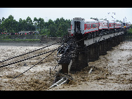 The damaged passenger train and railway are seen in this photo taken on August 19, 2010.[Xinhua]