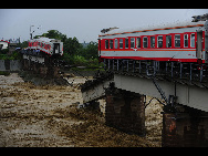 The damaged passenger train and railway are seen in this photo taken on August 19, 2010.[Xinhua]