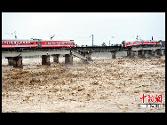 The damaged passenger train and railway are seen in this photo taken on August 19, 2010.[Chinanews.com]