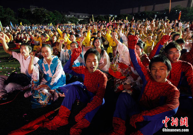 Foxconn Technology Group held a rally for its workers to raise their morale at its Shenzhen complex on August 18, 2010. [Chinanews.com]