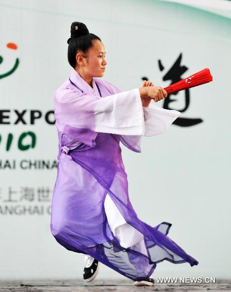 A member of the kungfu team under the Wudang Taoist Association performs Wudang Taiji kungfu at the World Expo Park, in Shanghai, east China, Aug. 12, 2010. Two distinctive martial arts performances were respectively staged by monks from the Shaolin Temple and members of the kungfu team under the Wudang Taoist Association in the World Expo Park in recent days. [Ding Haitao/Xinhua]