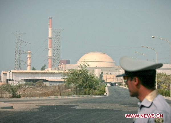 An Iranian security guard stands in front of the Bushehr nuclear power plant in southern Iran, Aug. 20, 2010. [Ahmad Halabisaz/Xinhua]
