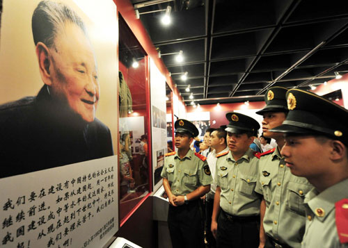 Frontier soldiers visit an exhibition commemorating the late Chinese leader Deng Xiaoping, known as the paramount leader of China&apos;s reform and opening-up in Shenzhen, the country&apos;s first special economic zone in South China&apos;s Guangdong province August 22, 2010. Sunday marks the 106 anniversary of Deng and the city will celebrate the 30th anniversary of the establishment of the Shenzhen Special Economic Zone, the brainchild of Deng, on August 25. [Xinhua]