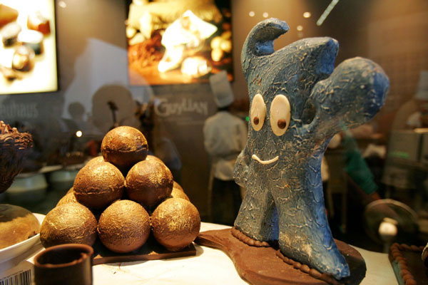 A chocolate replica of the Expo mascot Haibao is displayed at Belgium-EU Pavilion of the Expo Park in Shanghai, Aug 21, 2010. [Xinhua]