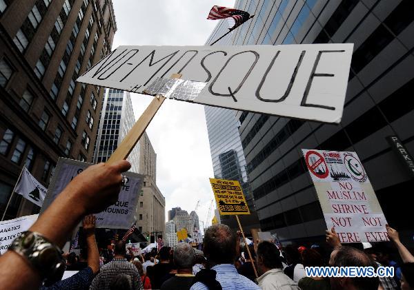 People attend a rally to protest against a proposed Muslim cultural center and mosque near the World Trade Center site in New York, the United States, Aug. 22, 2010. [Shen Hong/Xinhua]