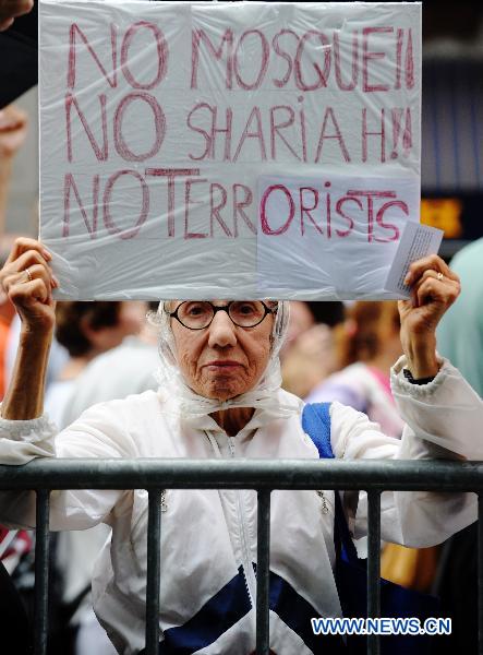 A woman attends a rally to protest against a proposed Muslim cultural center and mosque near the World Trade Center site in New York, the United States, Aug. 22, 2010. [Shen Hong/Xinhua]