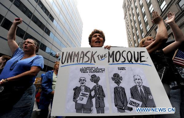 People attend a rally to protest against a proposed Muslim cultural center and mosque near the World Trade Center site in New York, the United States, Aug. 22, 2010.[Shen Hong/Xinhua]