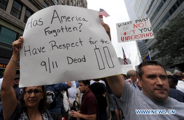 People attend a rally to protest against a proposed Muslim cultural center and mosque near the World Trade Center site in New York, the United States, Aug. 22, 2010. [Shen Hong/Xinhua]