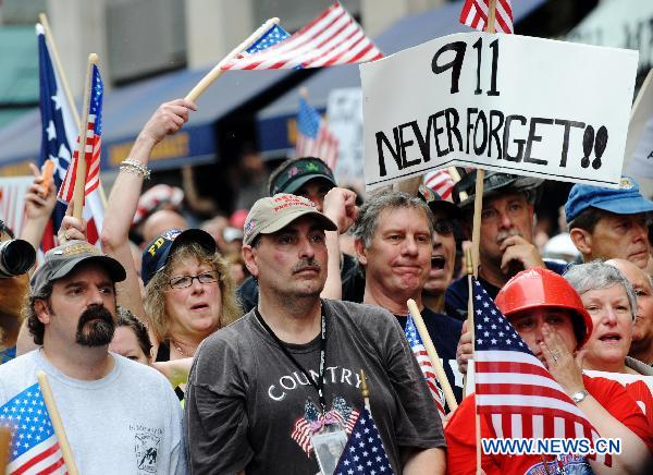 People attend a rally to protest against a proposed Muslim cultural center and mosque near the World Trade Center site in New York, the United States, Aug. 22, 2010.[Shen Hong/Xinhua] 