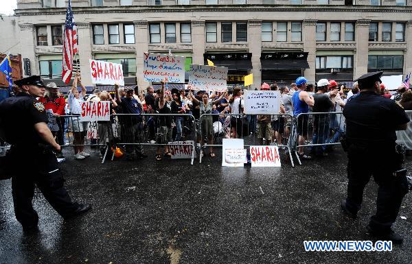 People attend a rally to protest against a proposed Muslim cultural center and mosque near the World Trade Center site in New York, the United States, Aug. 22, 2010. [Shen Hong/Xinhua]