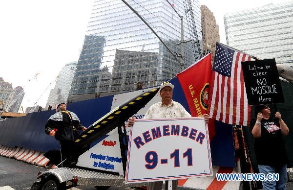 People attend a rally to protest against a proposed Muslim cultural center and mosque near the World Trade Center site in New York, the United States, Aug. 22, 2010.[Shen Hong/Xinhua]