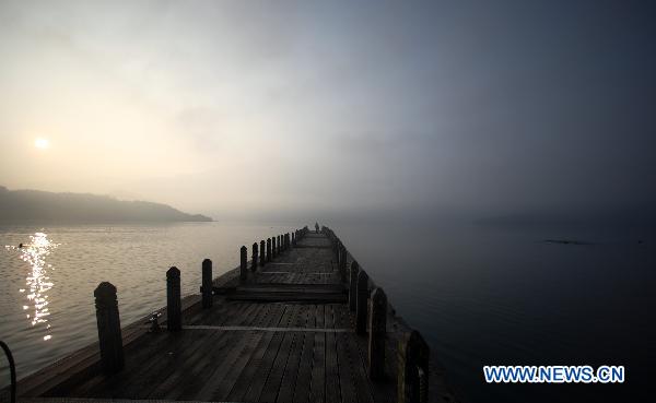 Photo taken on Aug. 22, 2010 shows the dawn scenery of Riyue Tan, or the Sun Moon Lake, southeast China's Taiwan. [Xinhua/Fei Maohua]