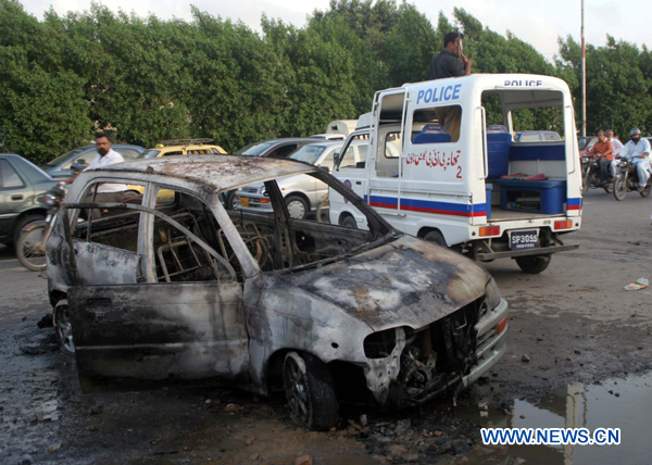 Wreckage of a car is seen after a protest against a target killing in southern Pakistan&apos;s Karachi, Aug. 22, 2010. (Xinhua/Arshad)