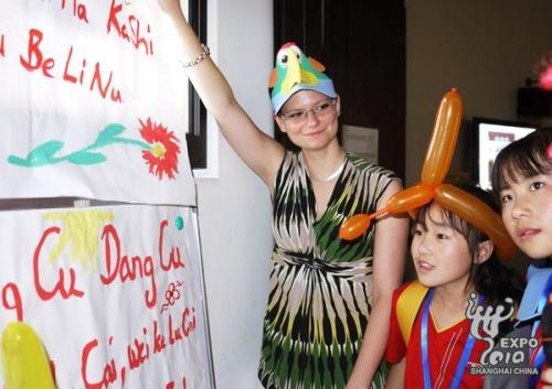 Inner Mongolian children visit Slovakia Pavilion