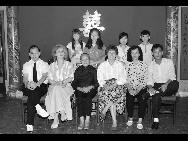 A western woman marries a member of a Shenzhen rural family in 1989. [QQ.com]