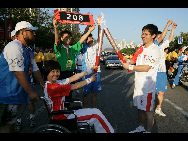 The Olympic flame passes Shenzhen in 2008. [QQ.com]