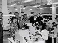 The workshop of Sanyo Electric Co., Ltd. in Shenzhen's Shekou in 1984. [QQ.com]