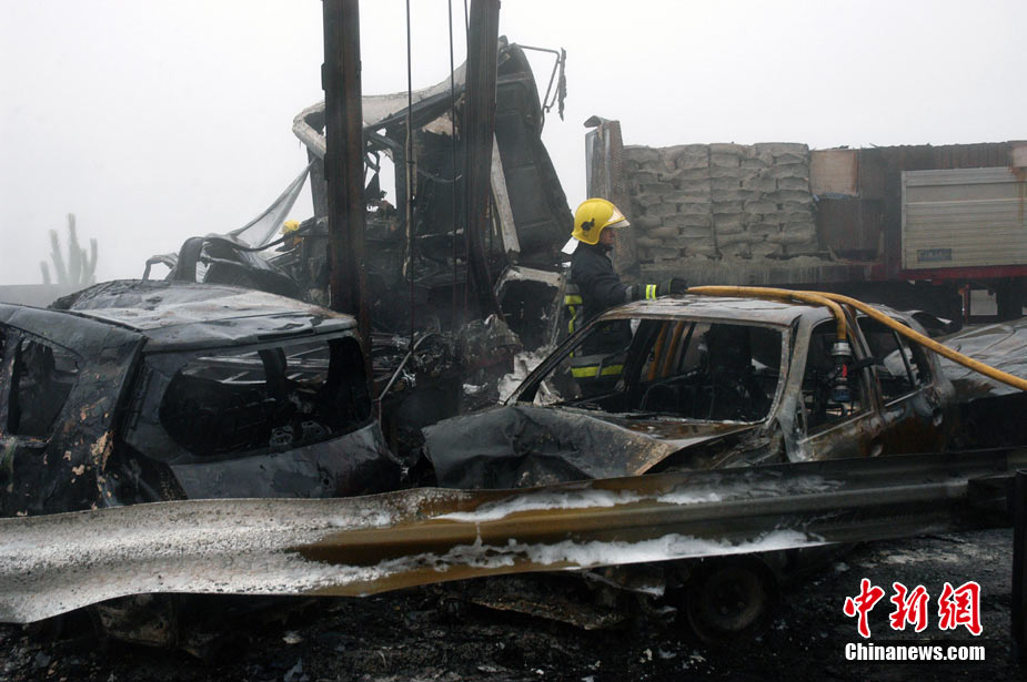 Two serious highway accidents in northern Portugal left five people dead, 72 others injured and 50 cars damaged on Monday.