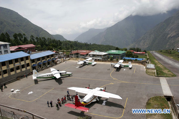 The file photo taken on May 20, 2010 shows Twin Otter planes parking at the Lukla airport, east of Kathmandu, capital of Nepal. [Bimal Gutam/Xinhua]