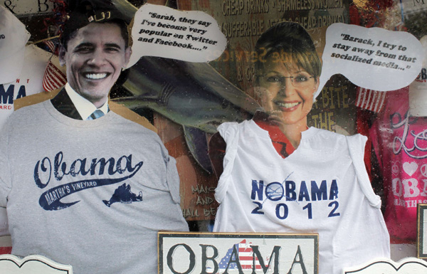 Cutouts of U.S. President Barack Obama (L) and former Alaska Governor Sarah Palin wear T-shirts in a shop window display in Edgartown, Massachusetts August 23, 2010.[Xinhua/Reuters]