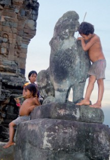 Children playing at Ankor Wat. Photos: Tony Chen