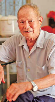 Lin Beitian, 82, misses the tranquility of his once peaceful home in Zhuhai.[China Daily]