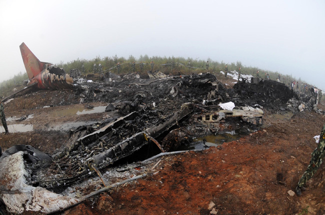 A passenger plane with 96 people on board crashed during landing at a forests-surrounded airport in northeast China&apos;s Heilongjiang Province amid thick fog on August 24. At least 43 people were confirmed dead while the remaining 53 have been rescued and sent to hospitals. [Xinhua]