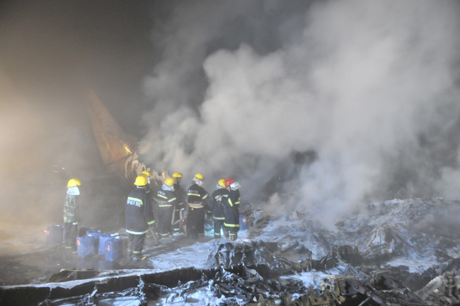 Rescuers work at the site of a reported plane crash at an airport in Northeast China&apos;s Heilongjiang province on Tuesday, August 24, 2010. [Xinhua] 