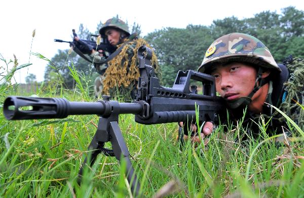 Sharp-shooters of armed police take up a position during an anti-terrorism drill in Chuzhou, east China&apos;s Anhui Province, Aug. 23, 2010. The anti-terrorism maneuver involved some 50 task force members. [Xinhua] 