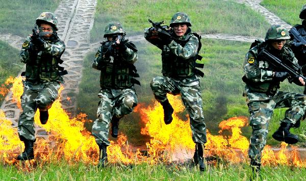 Armed police are seen during an anti-terrorism drill in Chuzhou, east China&apos;s Anhui Province, Aug. 23, 2010. The anti-terrorism maneuver involved some 50 task force members. [Xinhua] 