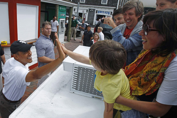 U.S. President Barack Obama greets a little boy as he arrives for lunch at Nancy&apos;s Restaurant in Martha&apos;s Vineyard in Oak Bluffs, Massachusetts, August 25, 2010. The first family is on a 10-day summer vacation.[Xinhua/Reuters]