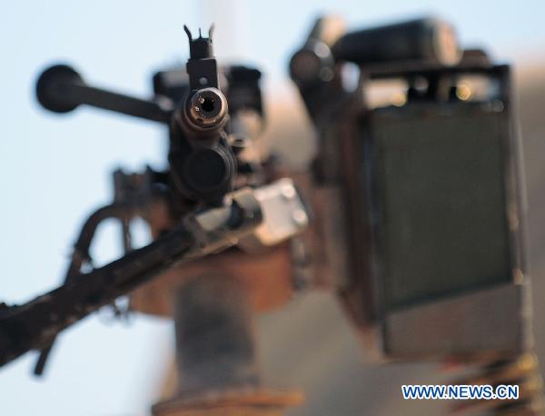 A machine gun is seen in an Israeli military base near the Israel-Lebanon border, on Aug 25, 2010. [Yin Dongxu/Xinhua]