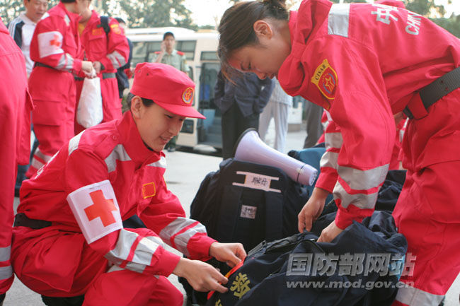 Chinese rescuers prepare to leave for Pakistan, August 26, 2010. 