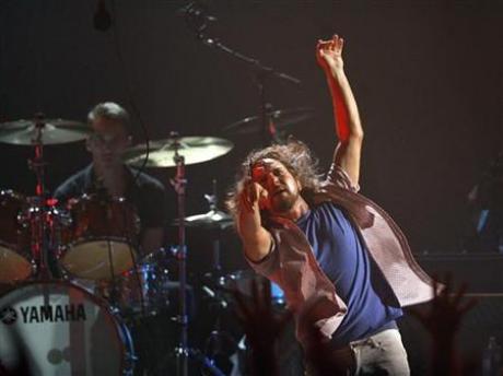 Pearl Jam to mark 20 years at Young's charity gig