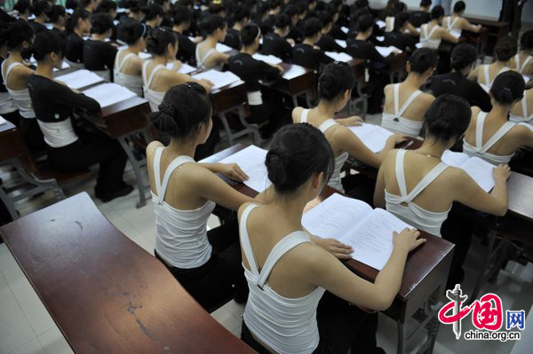 Women selected as Miss Etiquette of the 16th Asian Games, to be held in Guangzhou, study English at the Shunde campus of Southern Medical University in Guangzhou, South China&apos;s Guangdong province, Aug 20, 2010. [Photo/CFP]