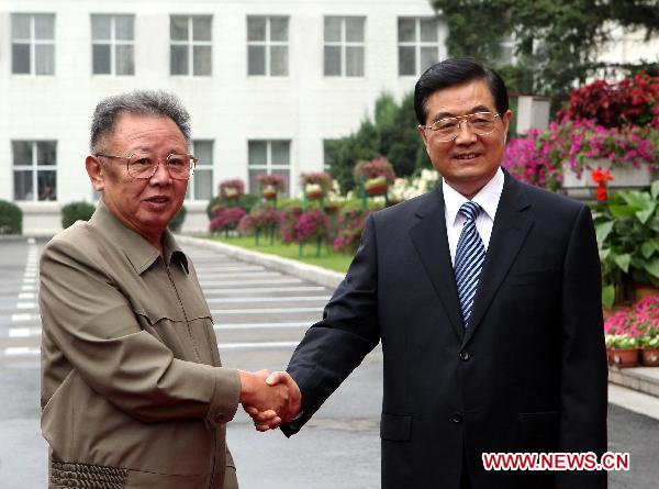 Chinese President Hu Jintao (R) meets with Kim Jong Il, top leader of the Democratic People's Republic of Korea (DPRK), in Changchun, capital of northeast China's Jilin Province, Aug. 27, 2010. (Xinhua/Ju Peng)